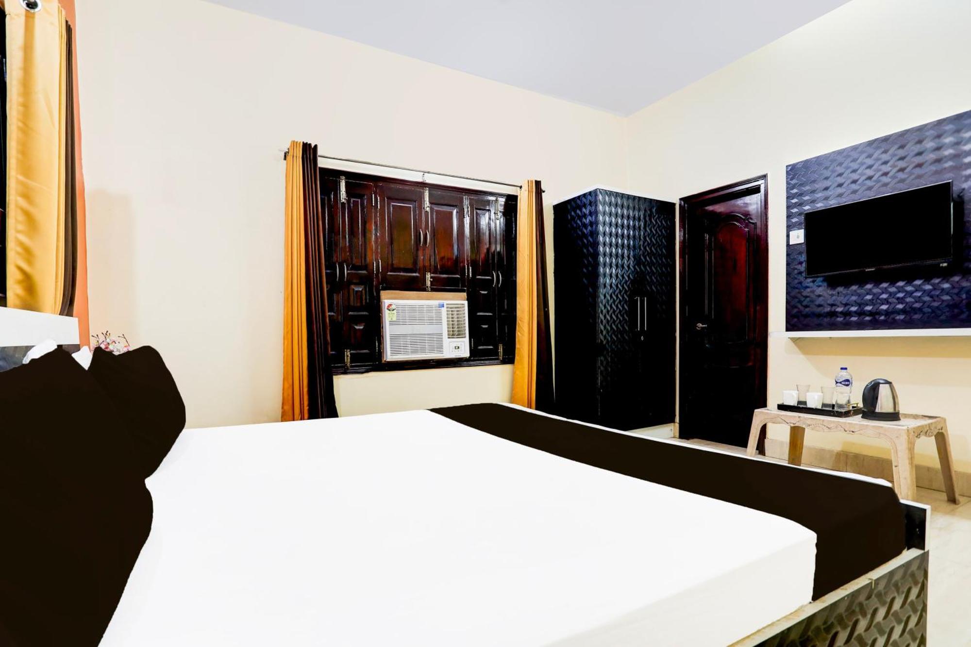 Hotel O R B Palace Varanasi Exterior photo