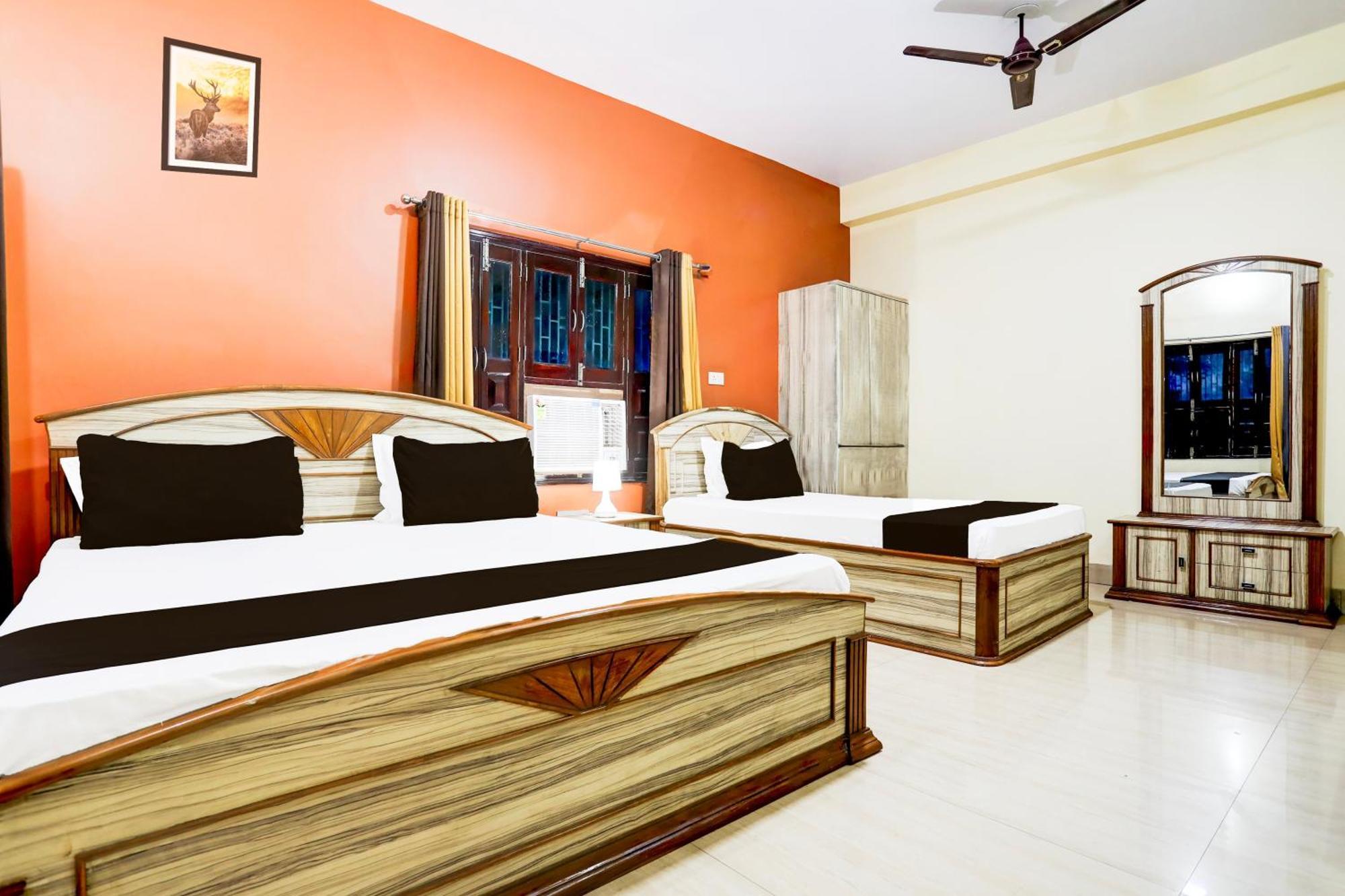 Hotel O R B Palace Varanasi Exterior photo