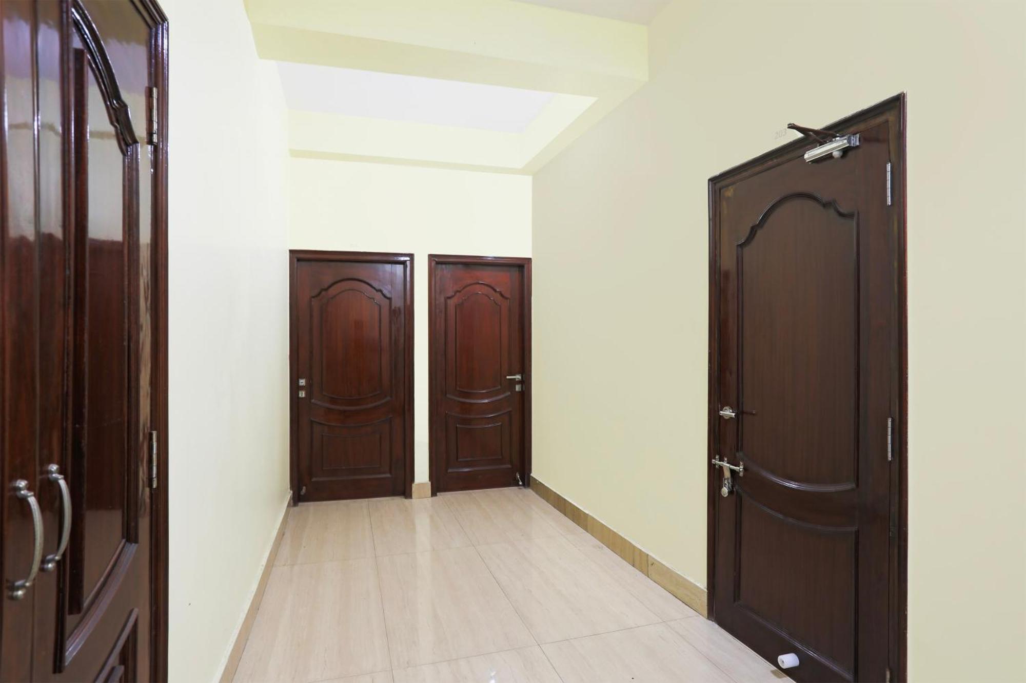 Hotel O R B Palace Varanasi Exterior photo