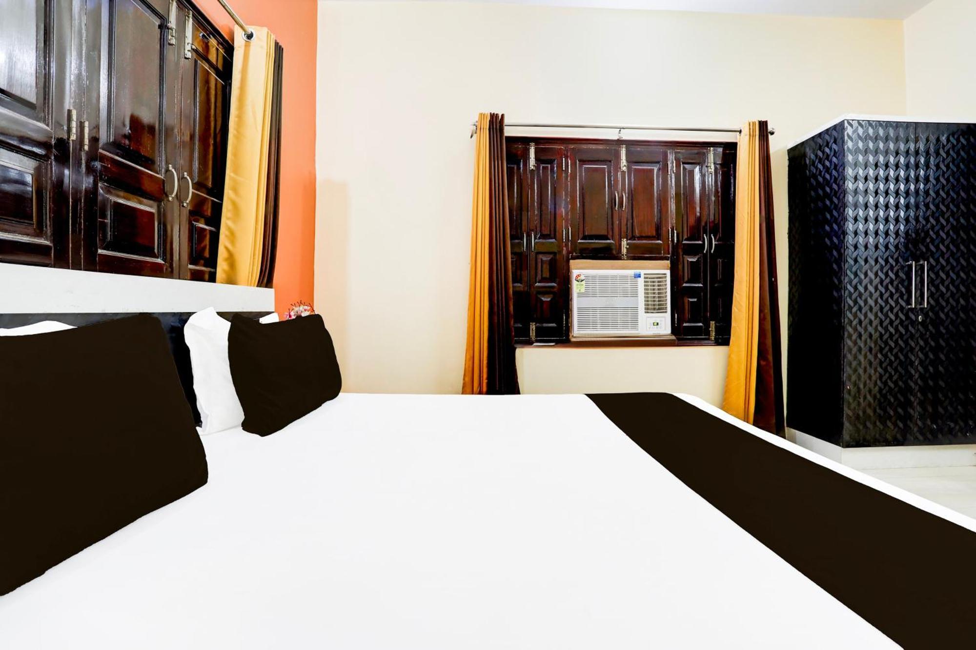 Hotel O R B Palace Varanasi Exterior photo